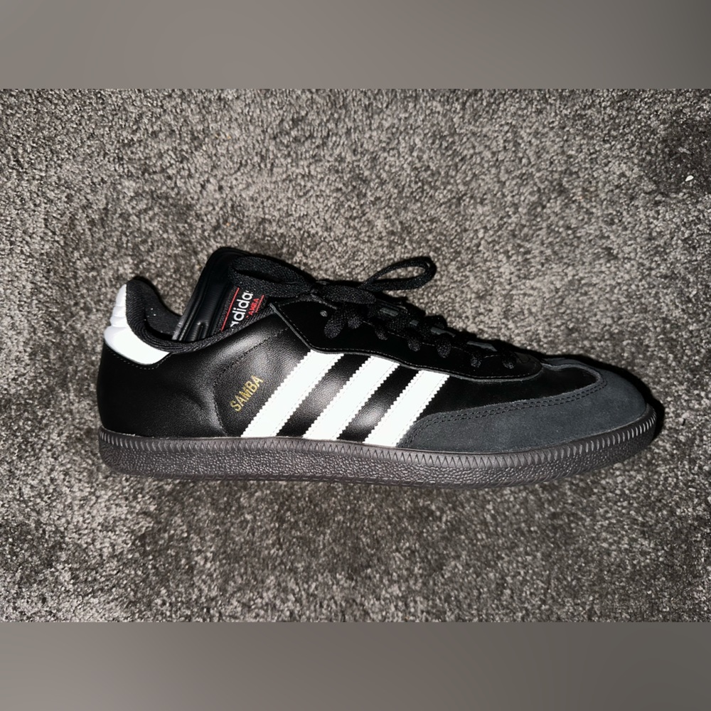NWT Adidas Samba Classic w/ Black Sole